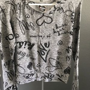 Knitted long sleeve shirt.